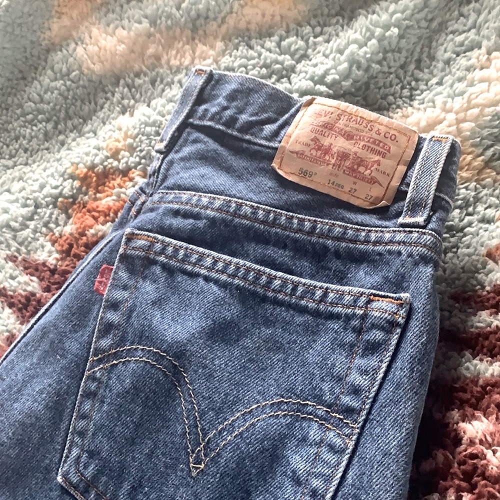 Good quality thrifted Levi’s jeans size 14  w27 L 27